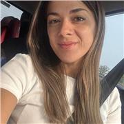 Me defino como una maestra apasionada que crea un ambiente inclusivo, centrado en el estudiante y enfocado en el aprendizaje